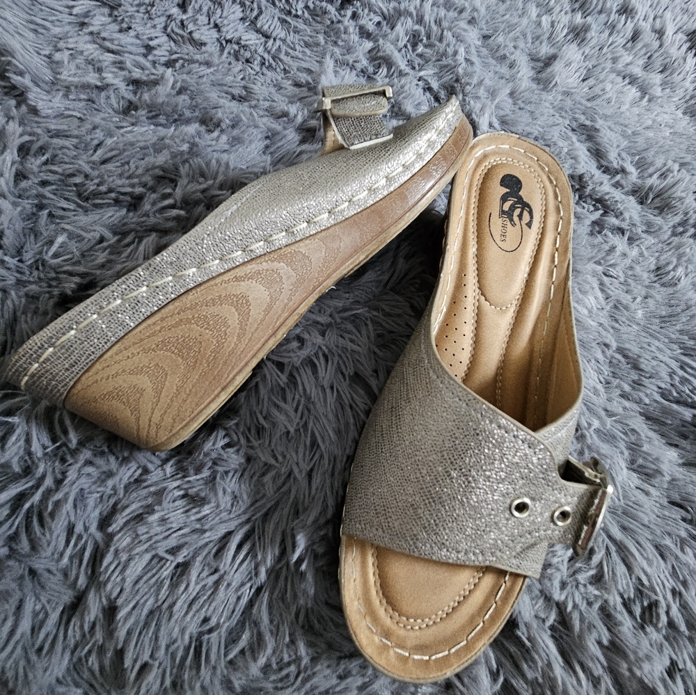 Size 10 sandle wedge